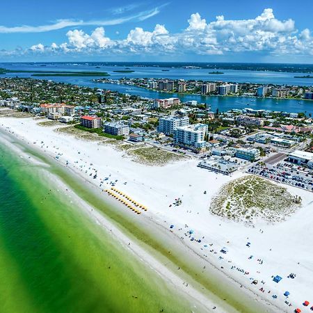Camelot Beach Suites Clearwater Beach Bagian luar foto
