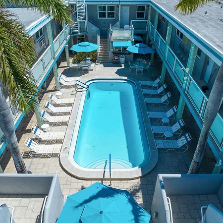 Camelot Beach Suites Clearwater Beach Bagian luar foto