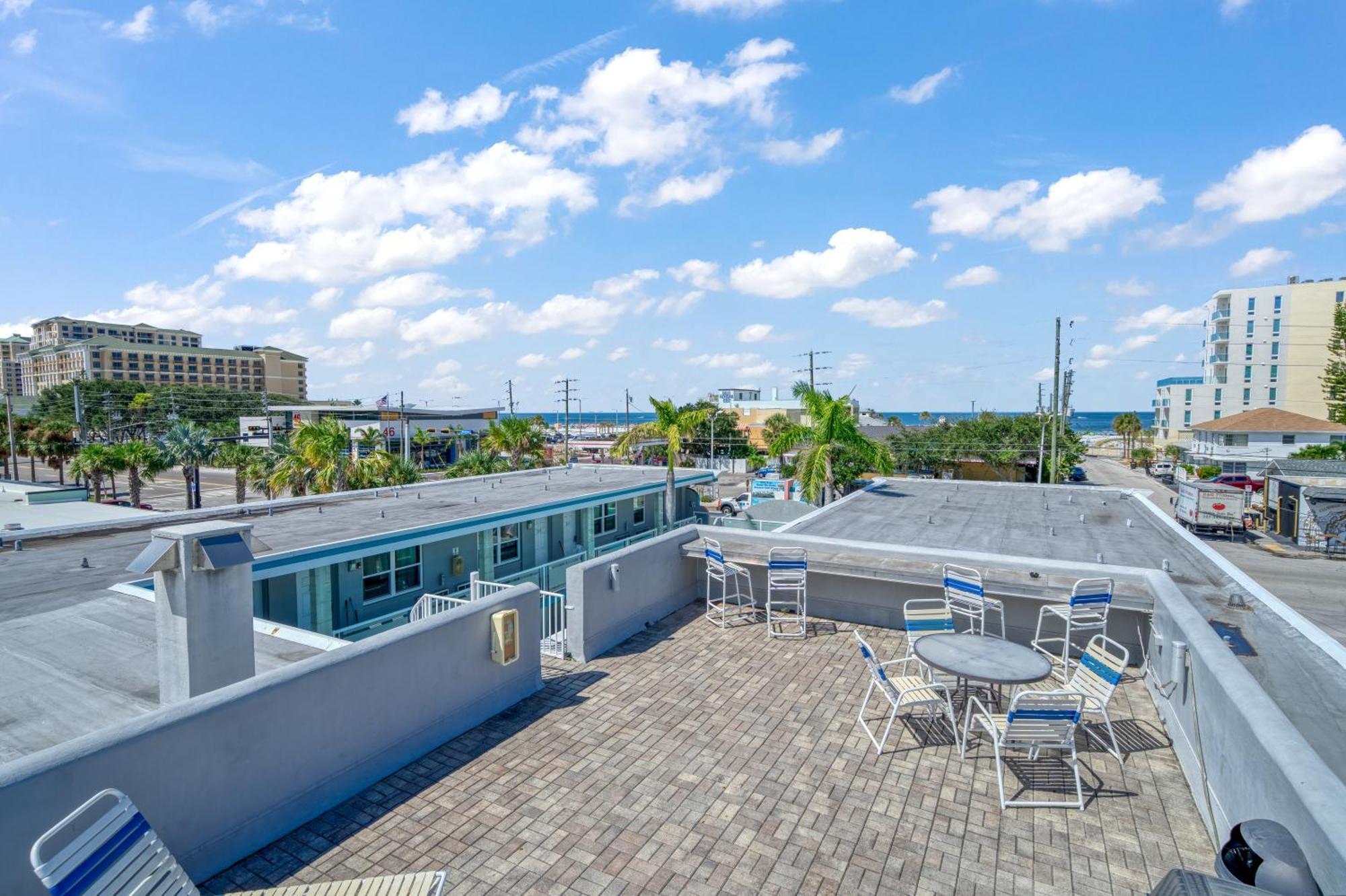 Camelot Beach Suites Clearwater Beach Bagian luar foto