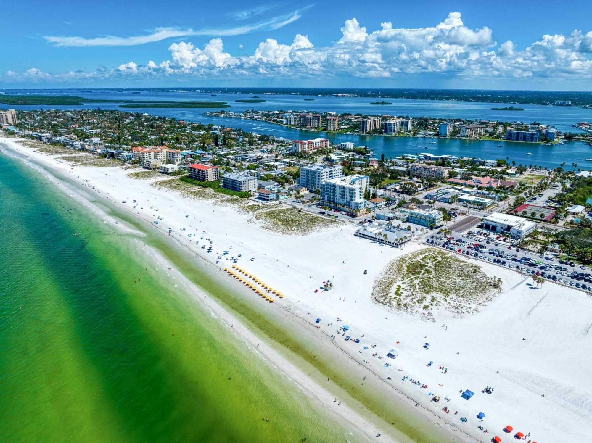 Camelot Beach Suites Clearwater Beach Bagian luar foto