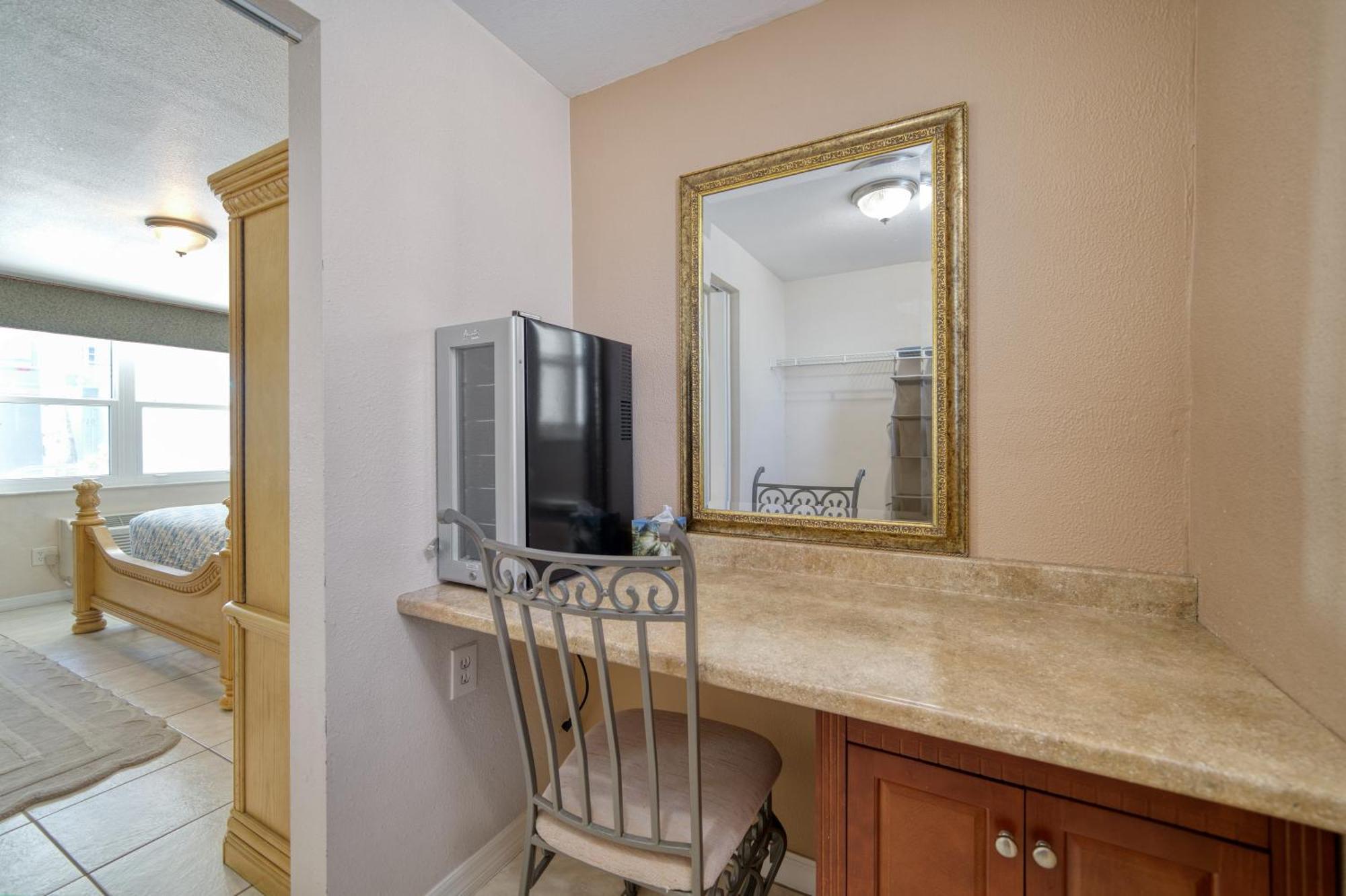 Camelot Beach Suites Clearwater Beach Bagian luar foto