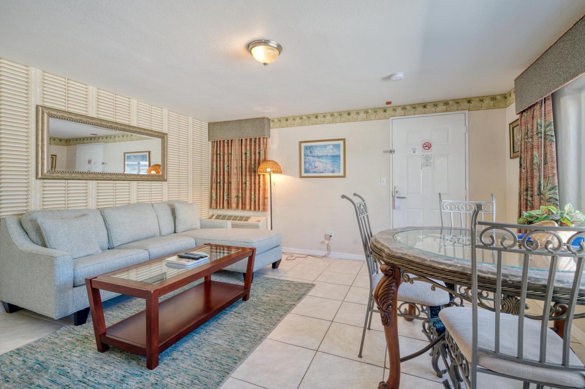 Camelot Beach Suites Clearwater Beach Bagian luar foto