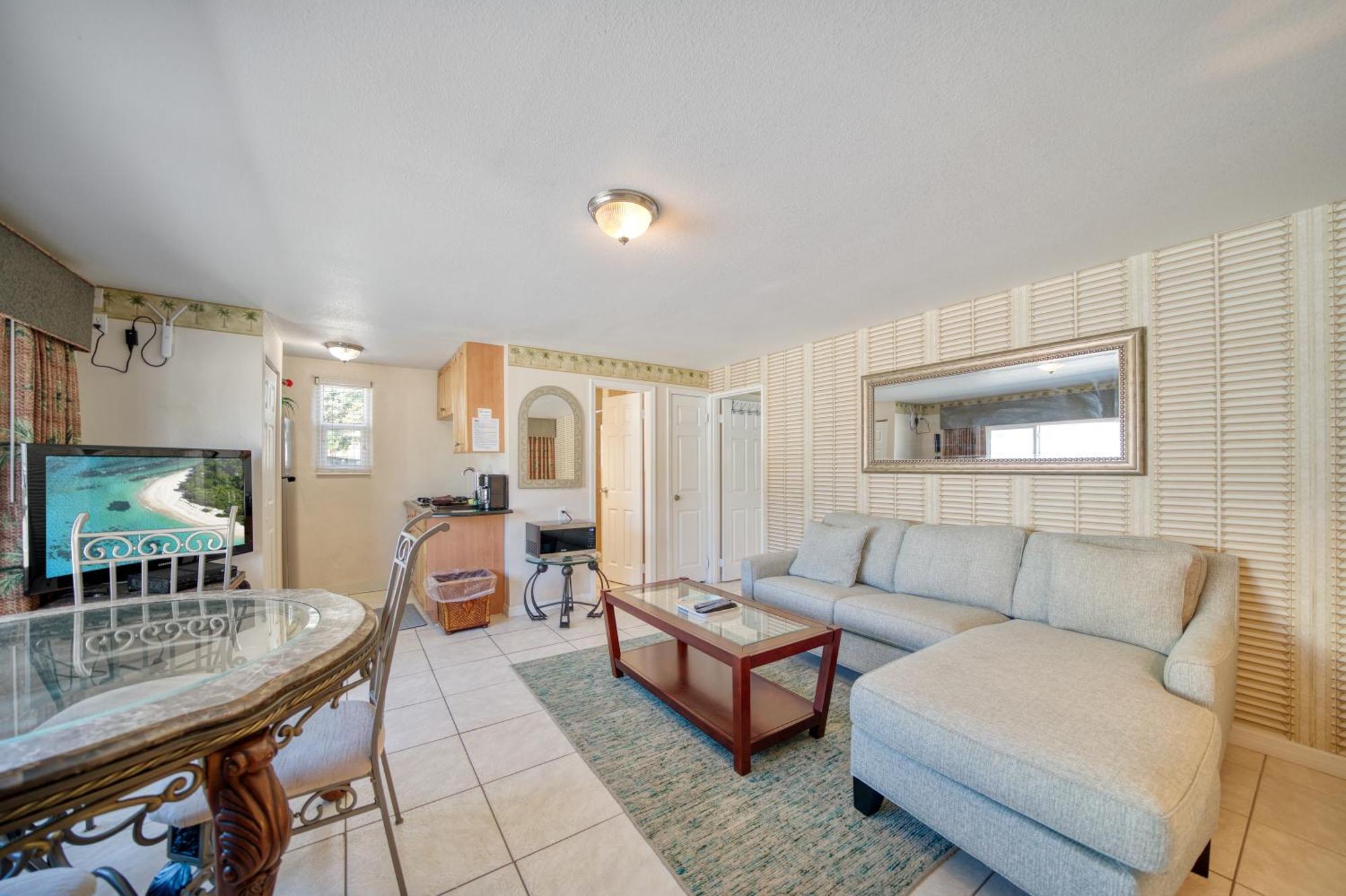 Camelot Beach Suites Clearwater Beach Bagian luar foto