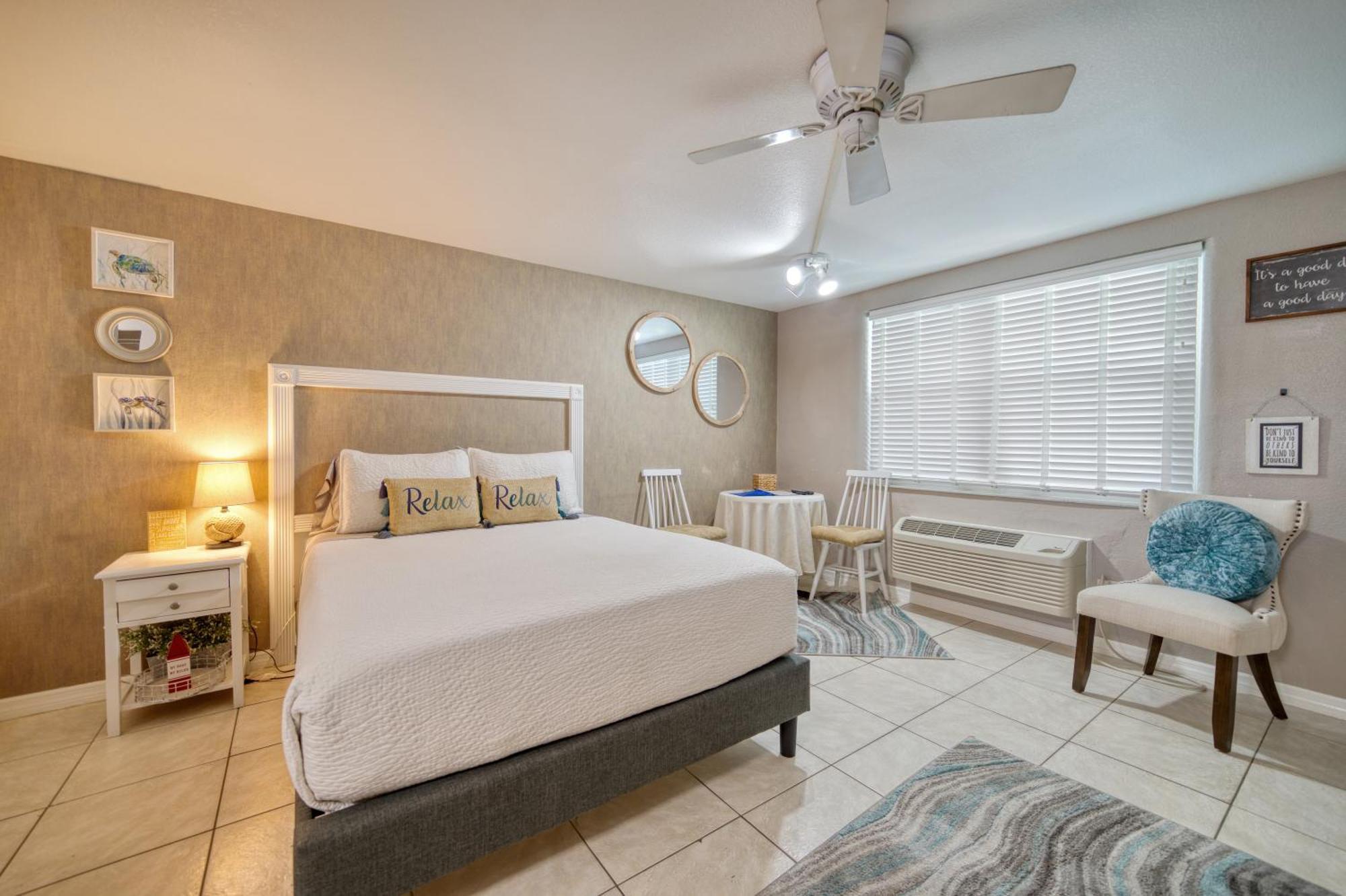 Camelot Beach Suites Clearwater Beach Bagian luar foto