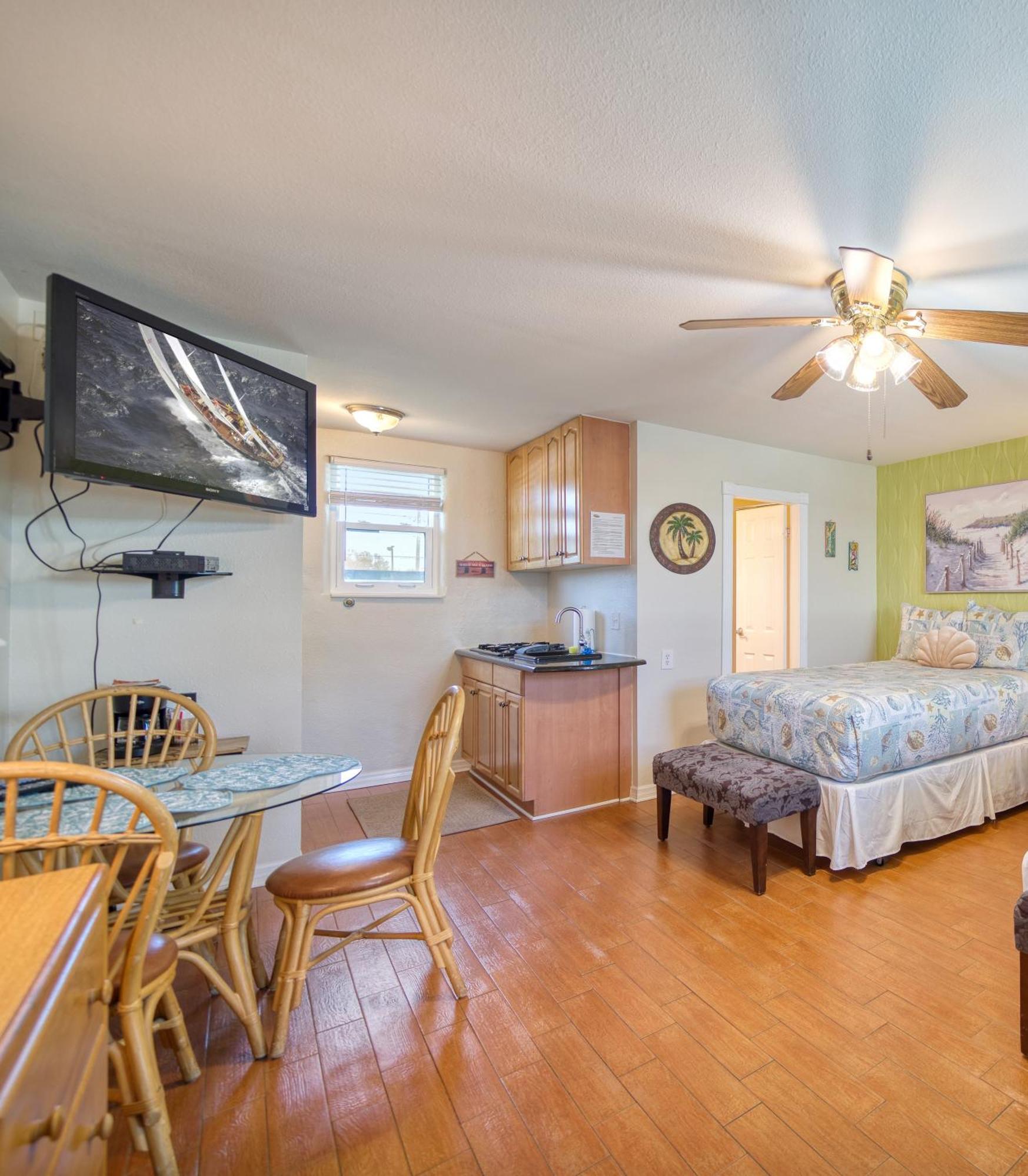 Camelot Beach Suites Clearwater Beach Bagian luar foto