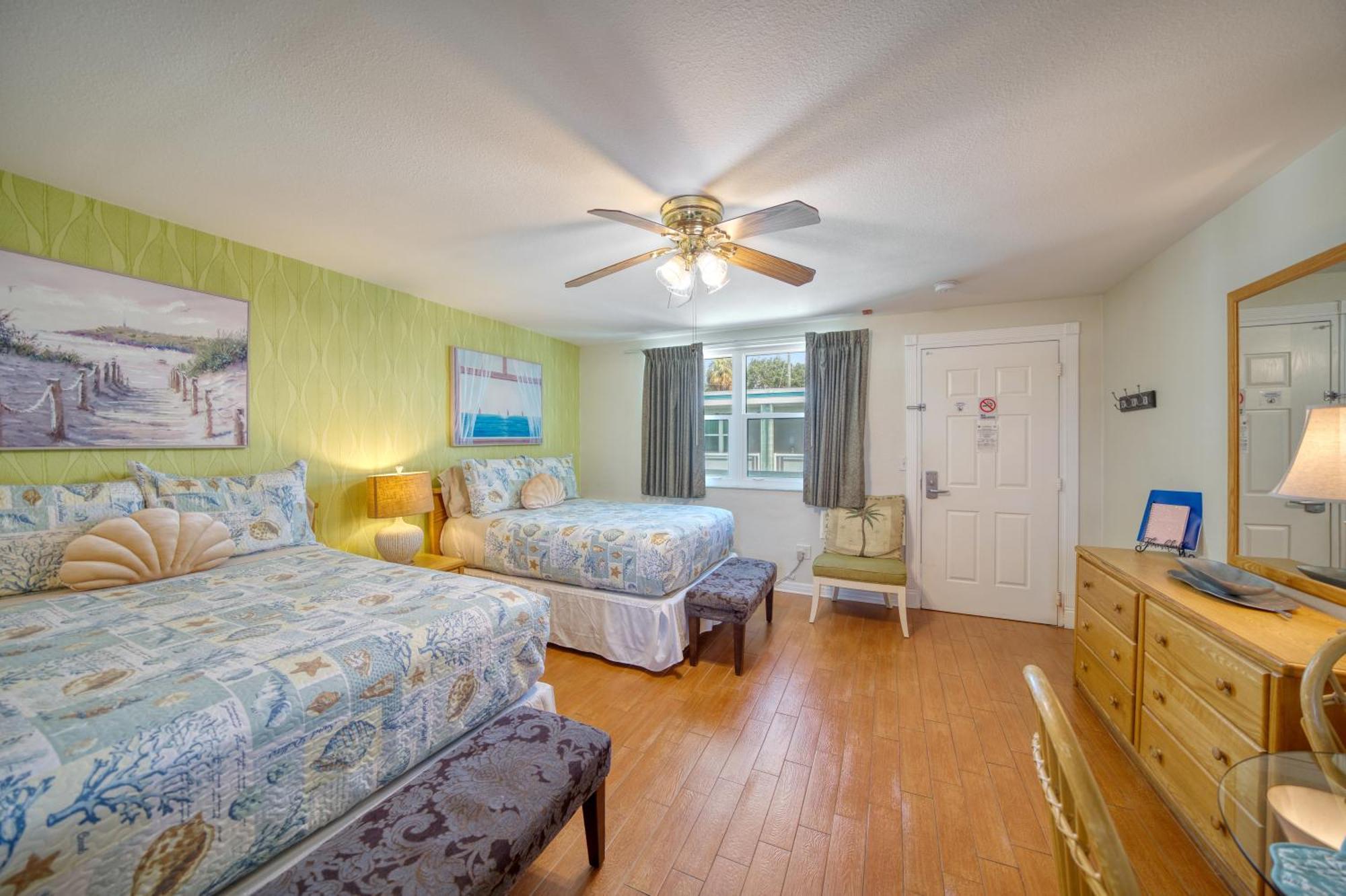 Camelot Beach Suites Clearwater Beach Bagian luar foto