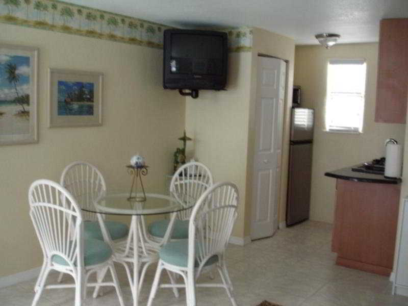 Camelot Beach Suites Clearwater Beach Bagian luar foto