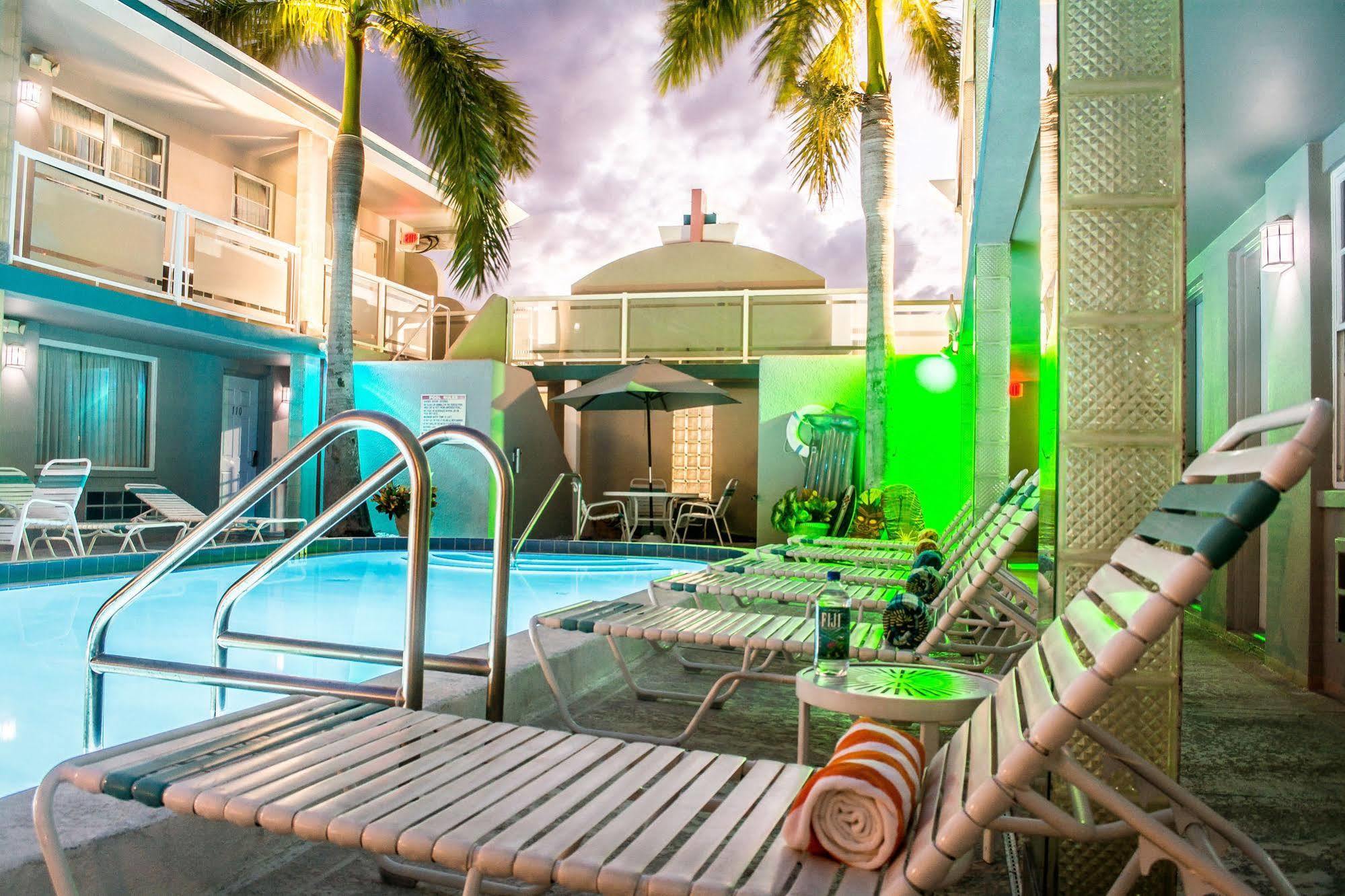 Camelot Beach Suites Clearwater Beach Bagian luar foto