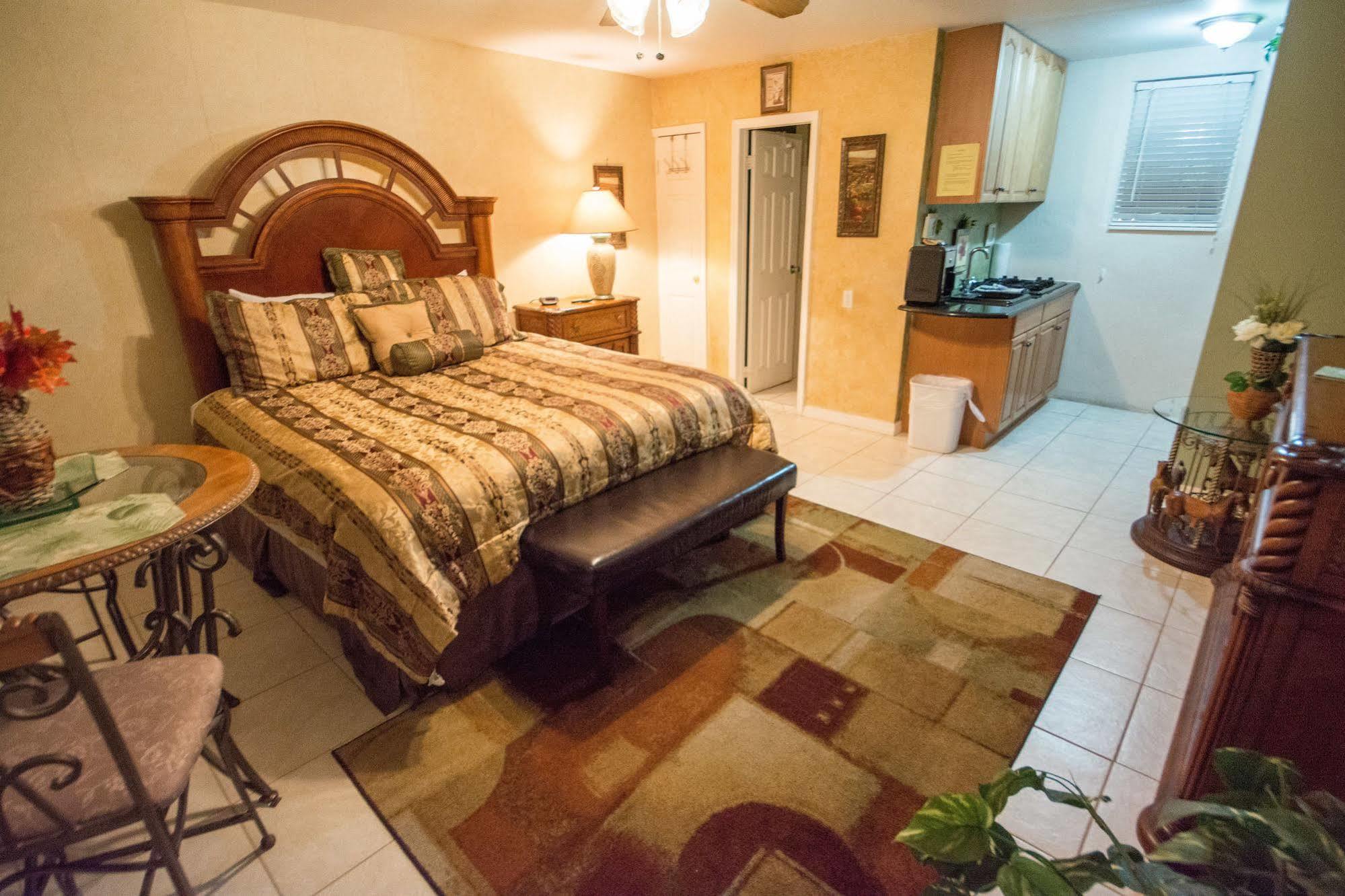 Camelot Beach Suites Clearwater Beach Bagian luar foto