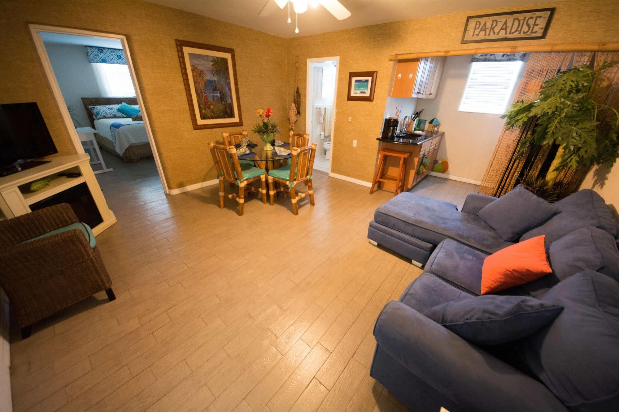 Camelot Beach Suites Clearwater Beach Bagian luar foto