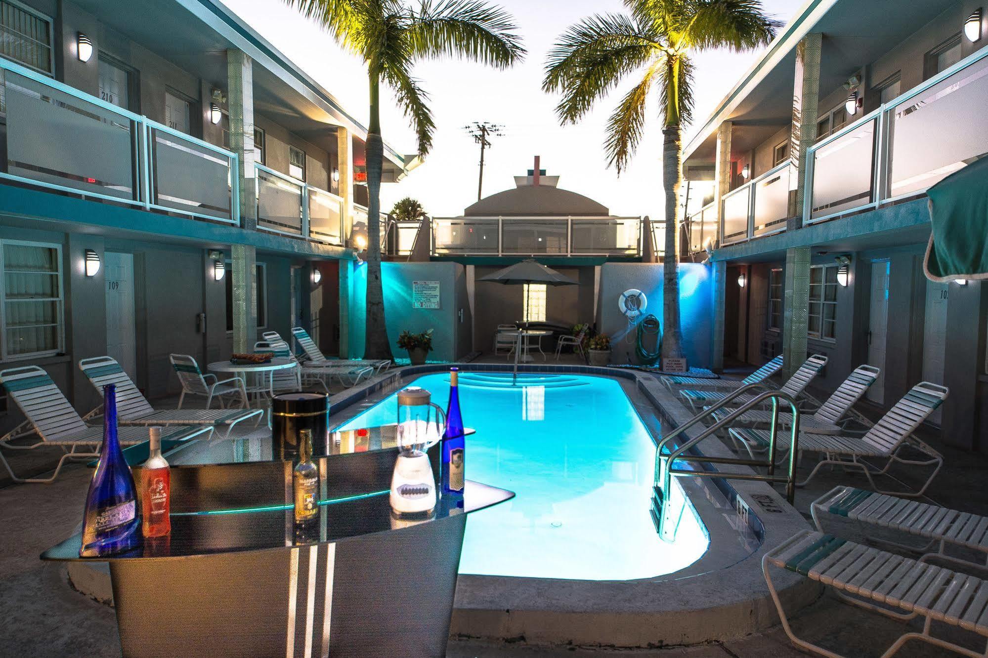 Camelot Beach Suites Clearwater Beach Bagian luar foto