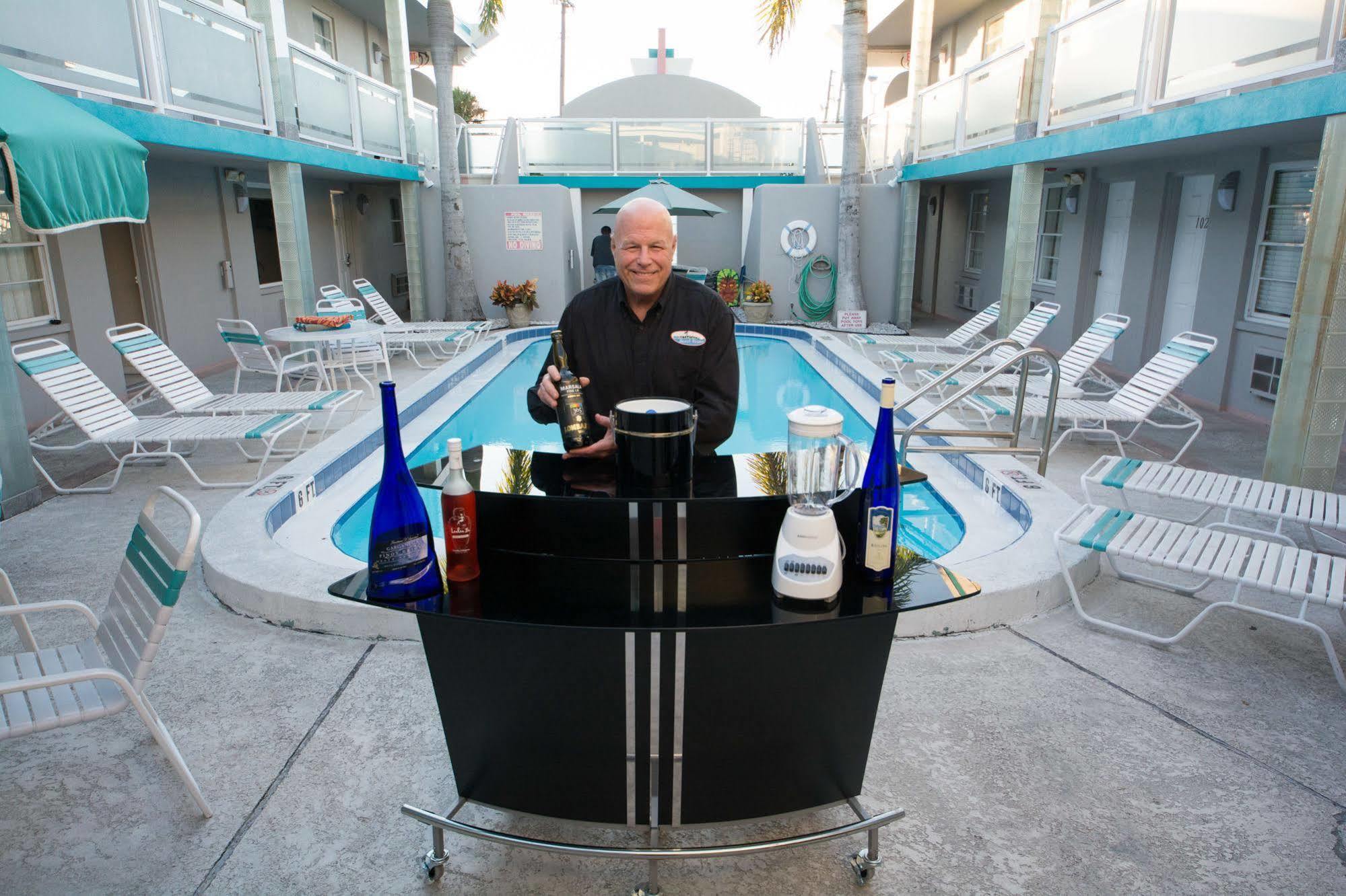 Camelot Beach Suites Clearwater Beach Bagian luar foto