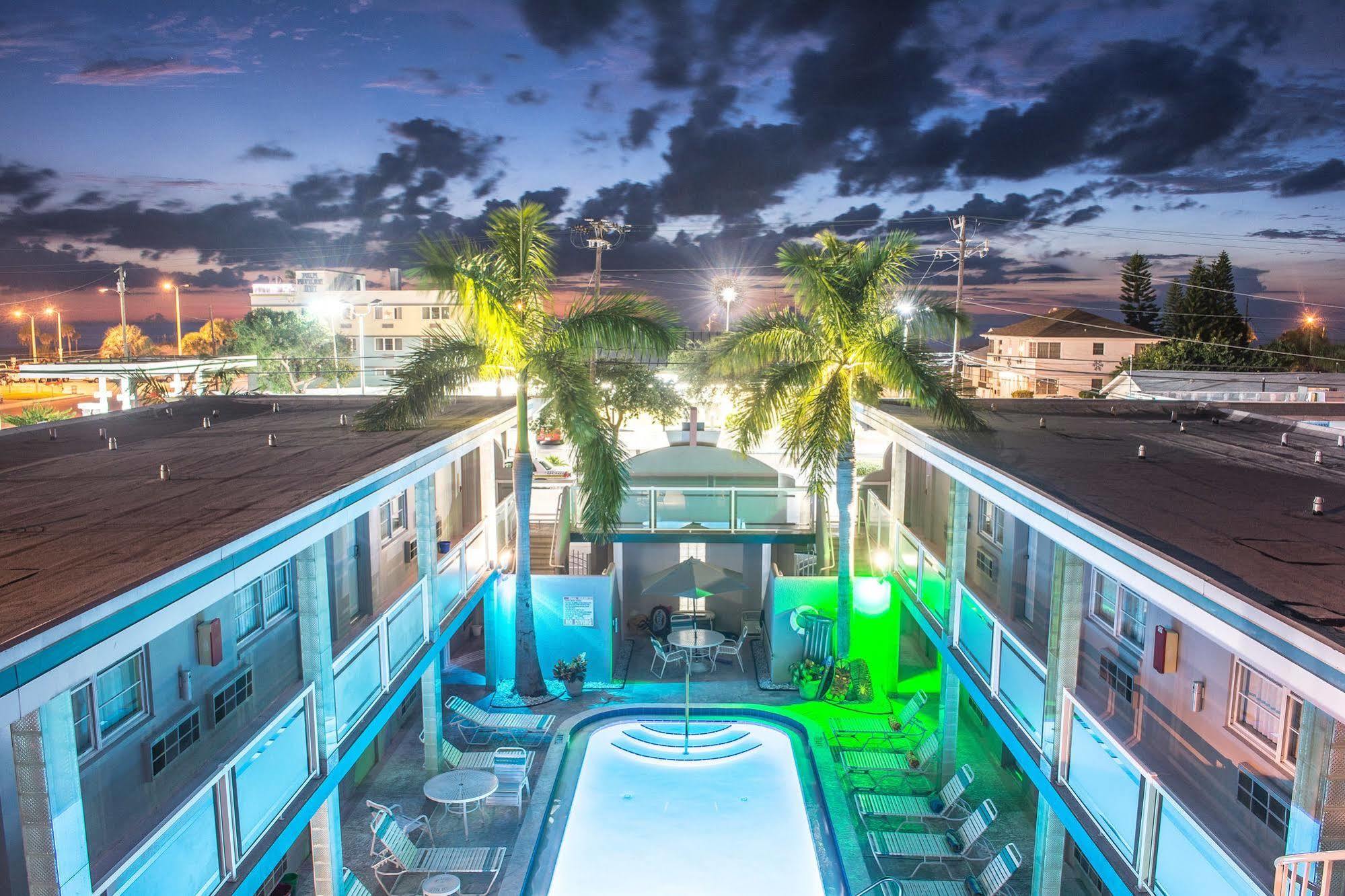 Camelot Beach Suites Clearwater Beach Bagian luar foto