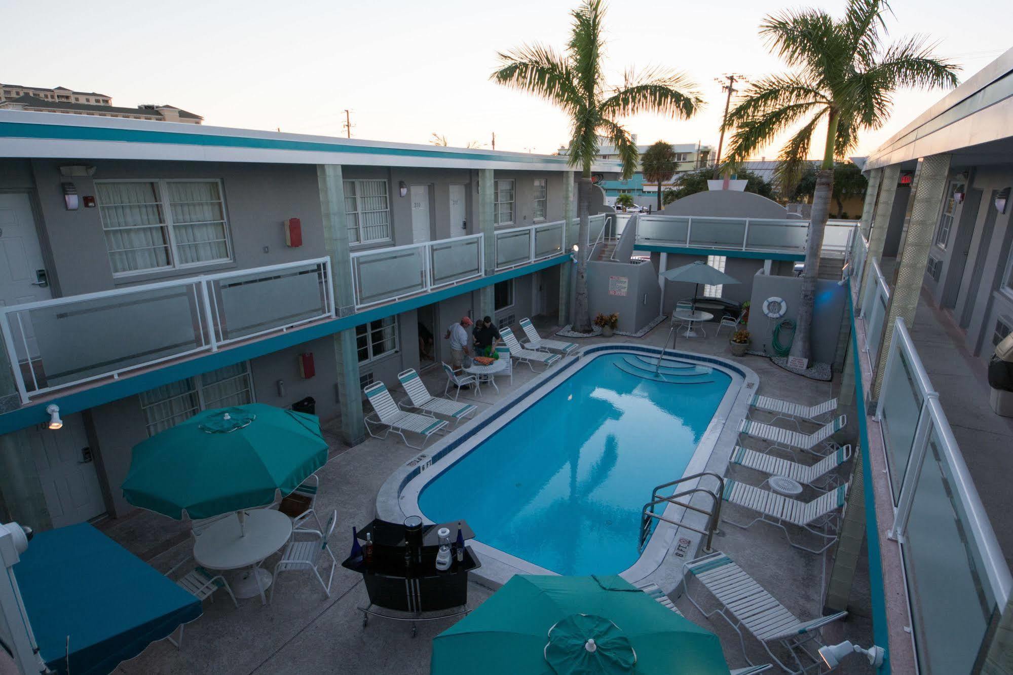 Camelot Beach Suites Clearwater Beach Bagian luar foto