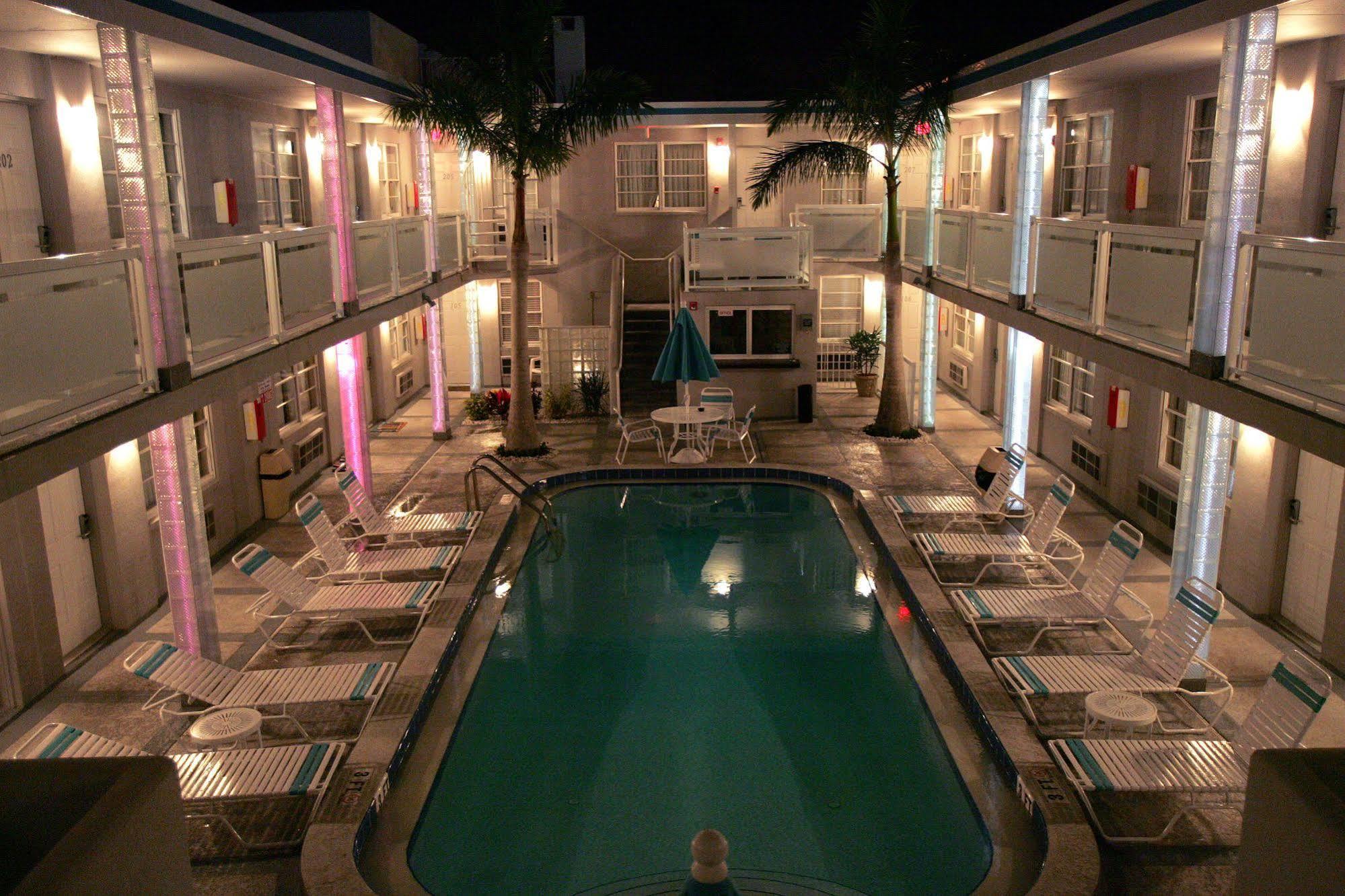 Camelot Beach Suites Clearwater Beach Bagian luar foto