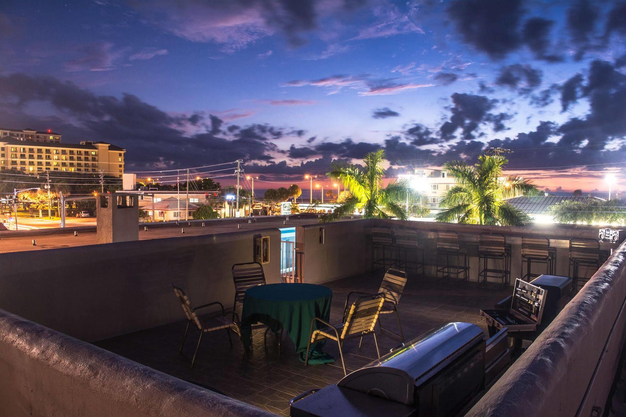 Camelot Beach Suites Clearwater Beach Bagian luar foto