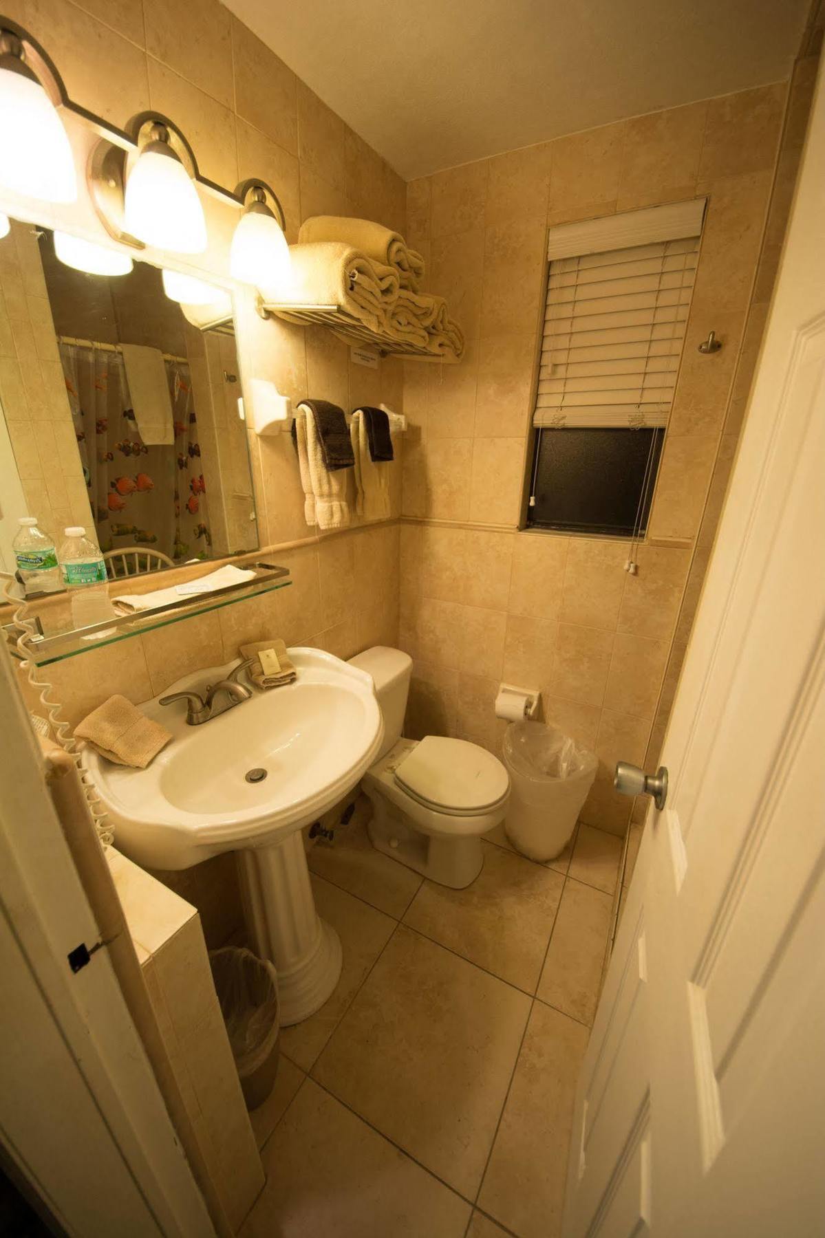 Camelot Beach Suites Clearwater Beach Bagian luar foto