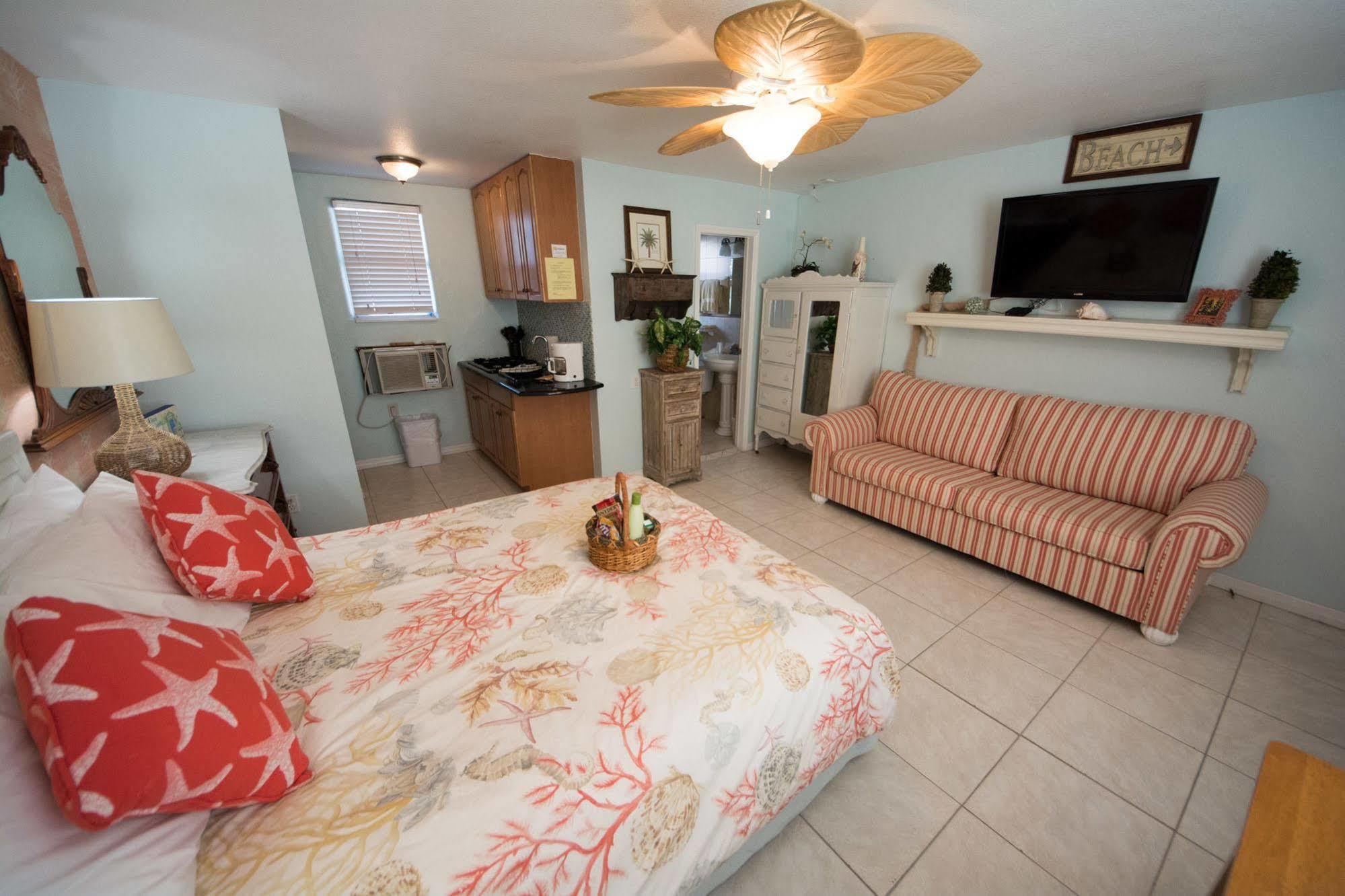 Camelot Beach Suites Clearwater Beach Bagian luar foto